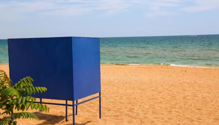 pontoon boat changing room